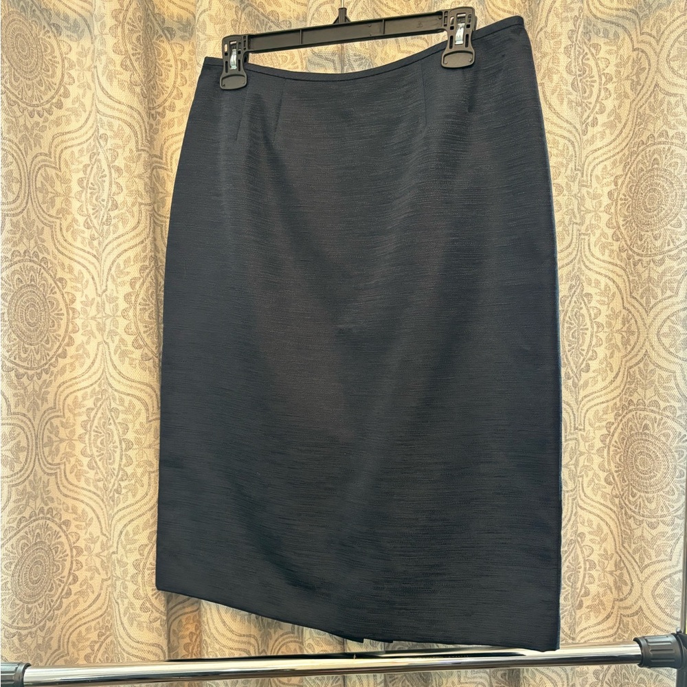 suite skirt